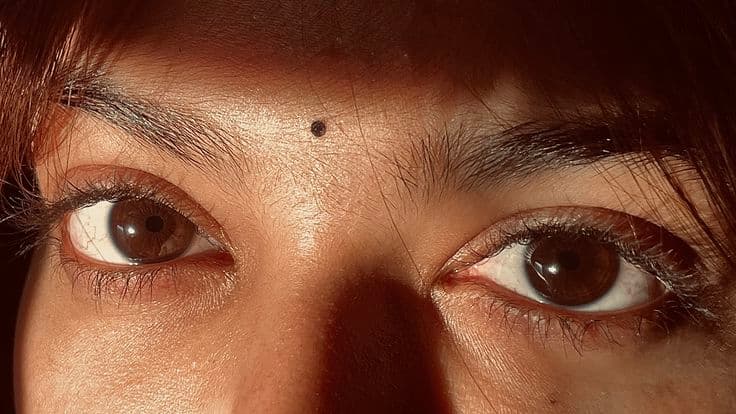 Eyes accompanying the Shayari